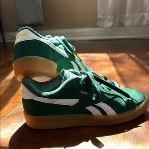 Women’s 7 Reebok Green Sneakers